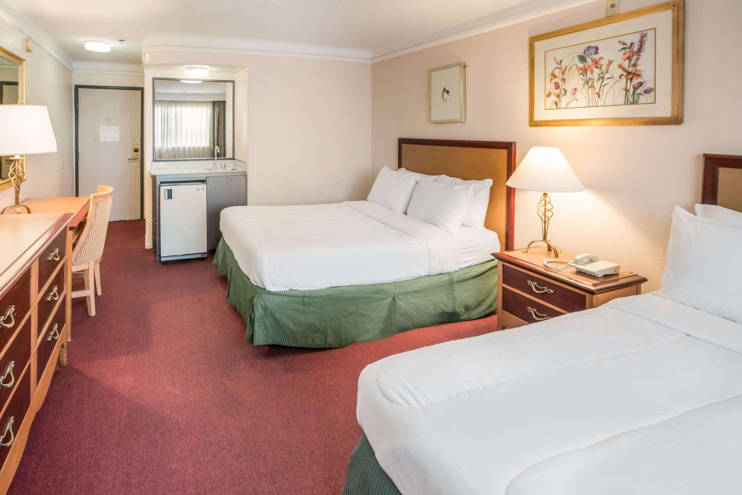 Ramada Las Vegas Exterior photo